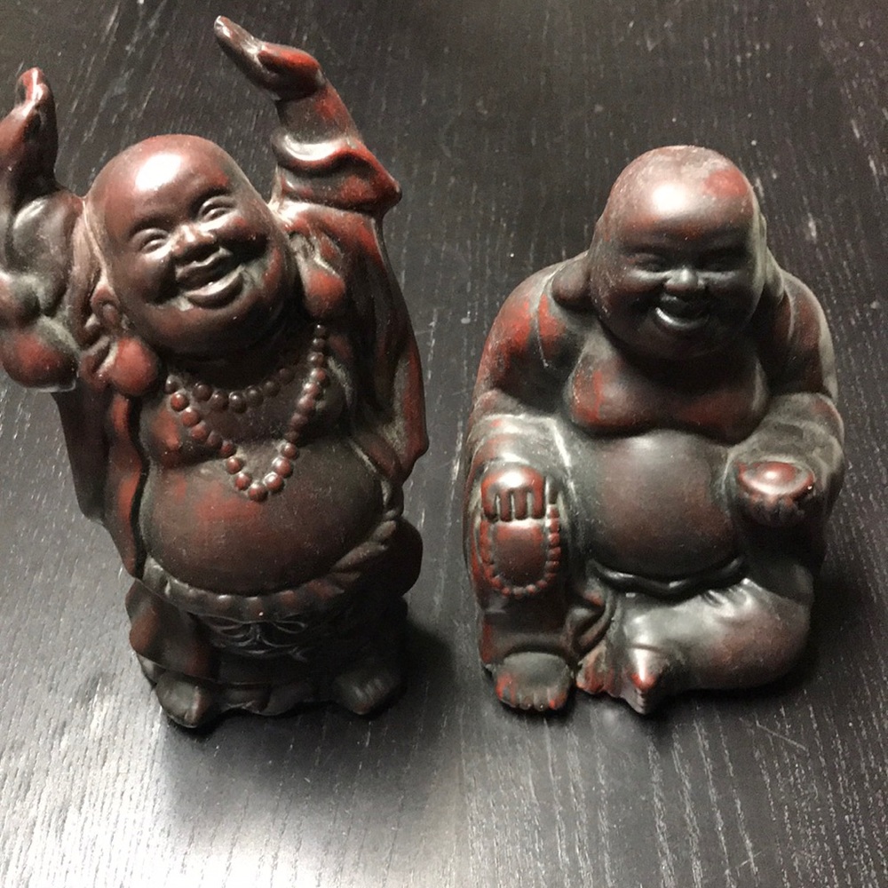 (2) Buddhas made of ceramic